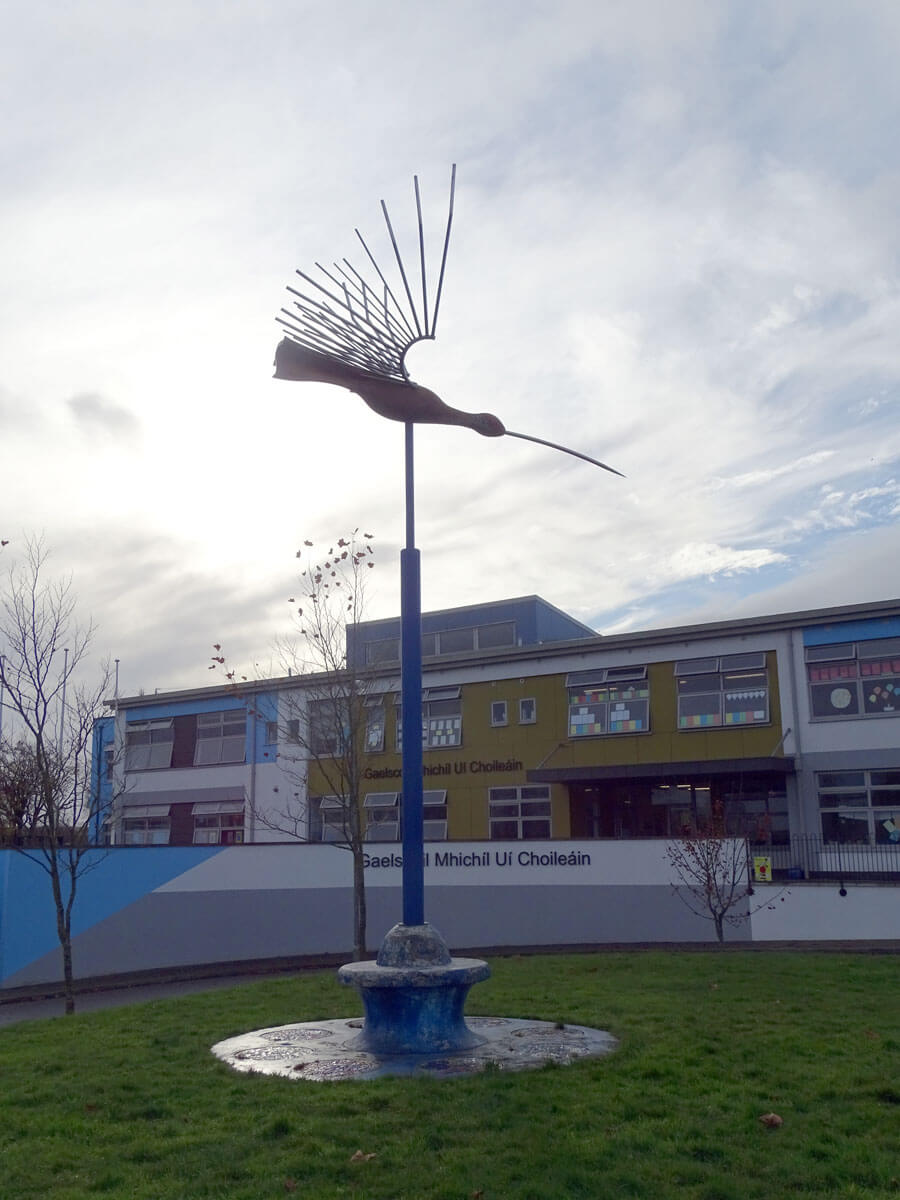 Photo of Curlew Bird Statue in front of the Gaelscoil Mhichíl Uí Choileáin